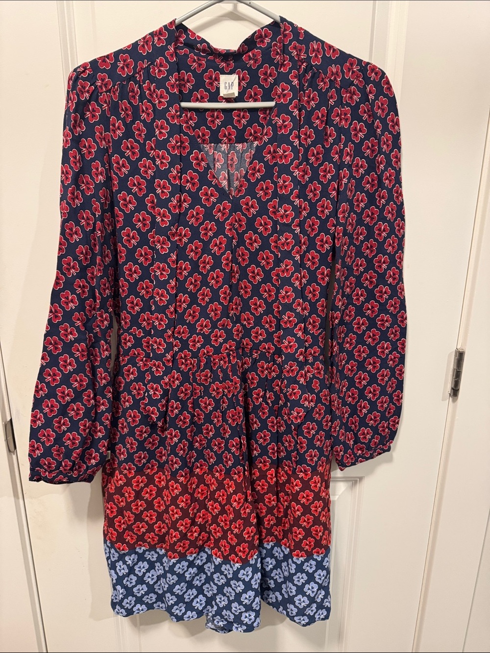 GAP V-Neck Long Sleeve Lined Shamrock Clover Heart patterned Red/Blue Tone Dress